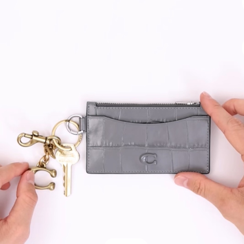 Authentic COACH 1941 croc embossed leather zip top card holder with key hook - Picture 3 of 6